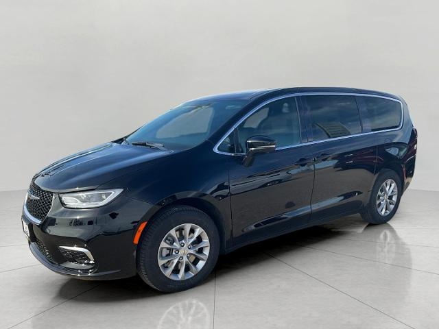 2025 Chrysler Pacifica Vehicle Photo in Kaukauna, WI 54130