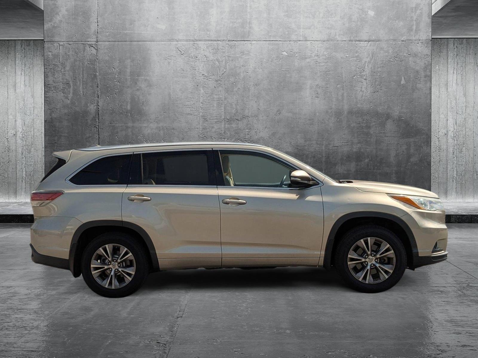 2015 Toyota Highlander Vehicle Photo in St. Petersburg, FL 33713