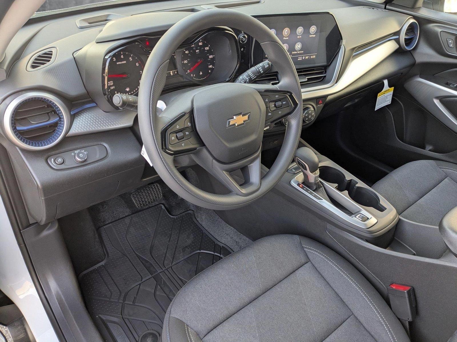 2025 Chevrolet Trax Vehicle Photo in VALENCIA, CA 91355-1705
