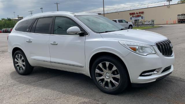 2017 Buick Enclave Vehicle Photo in MOON TOWNSHIP, PA 15108-2571