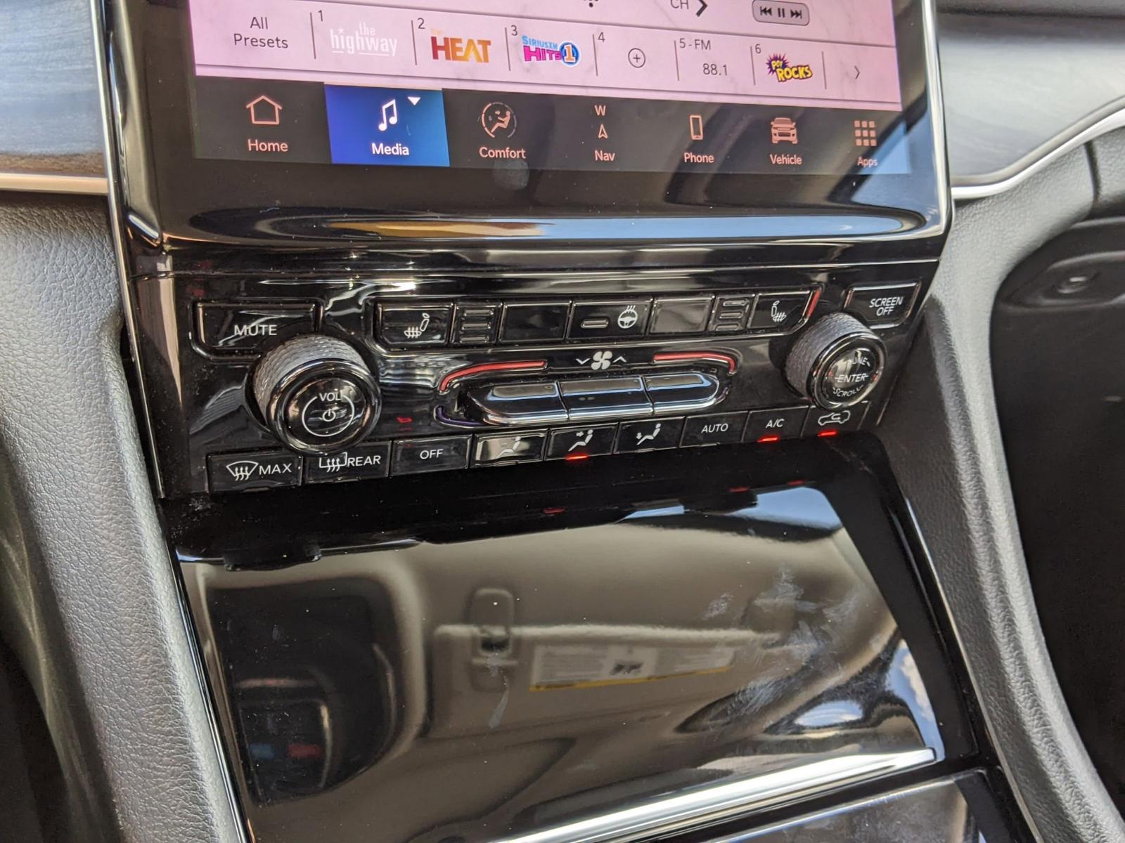 2023 Jeep Grand Cherokee Vehicle Photo in Seguin, TX 78155