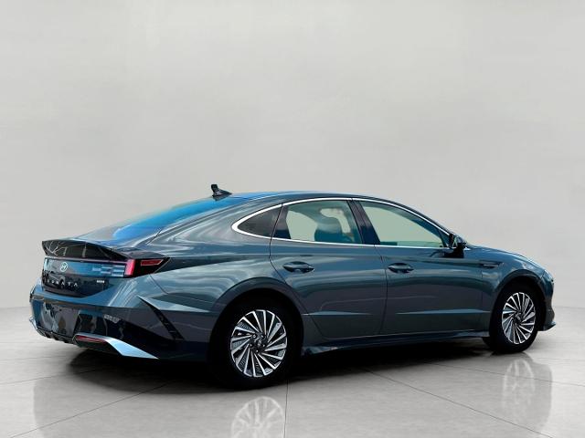 2025 Hyundai SONATA Hybrid Vehicle Photo in Green Bay, WI 54304