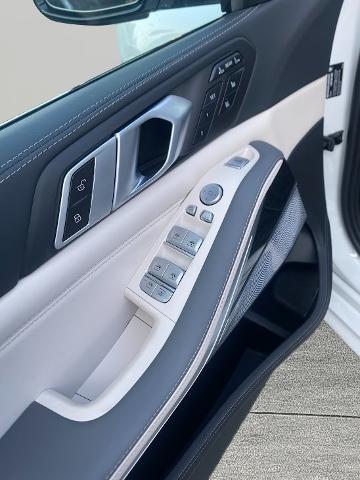 2024 BMW X7 Vehicle Photo in APPLETON, WI 54914-8833