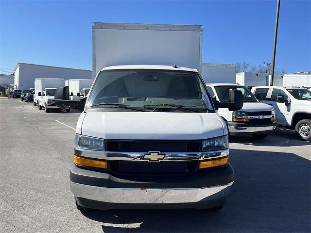 2023 Chevrolet Express Cutaway 3500 Vehicle Photo in ALCOA, TN 37701-3235