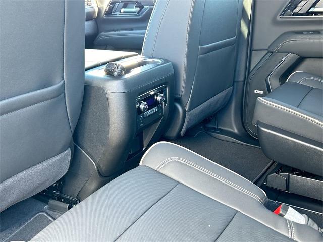 2025 GMC Yukon XL Vehicle Photo in GOODYEAR, AZ 85338-1310