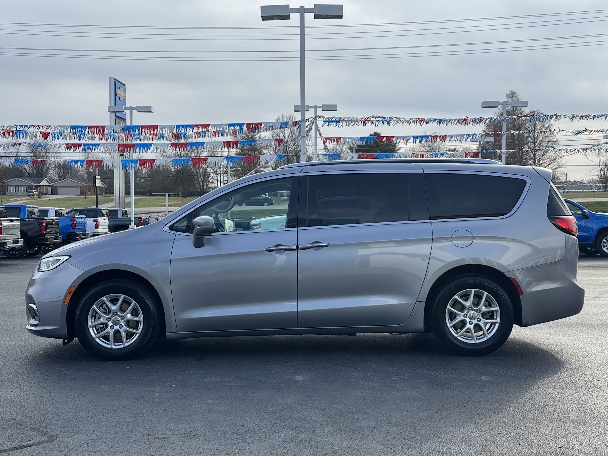 2021 Chrysler Pacifica Vehicle Photo in BOONVILLE, IN 47601-9633