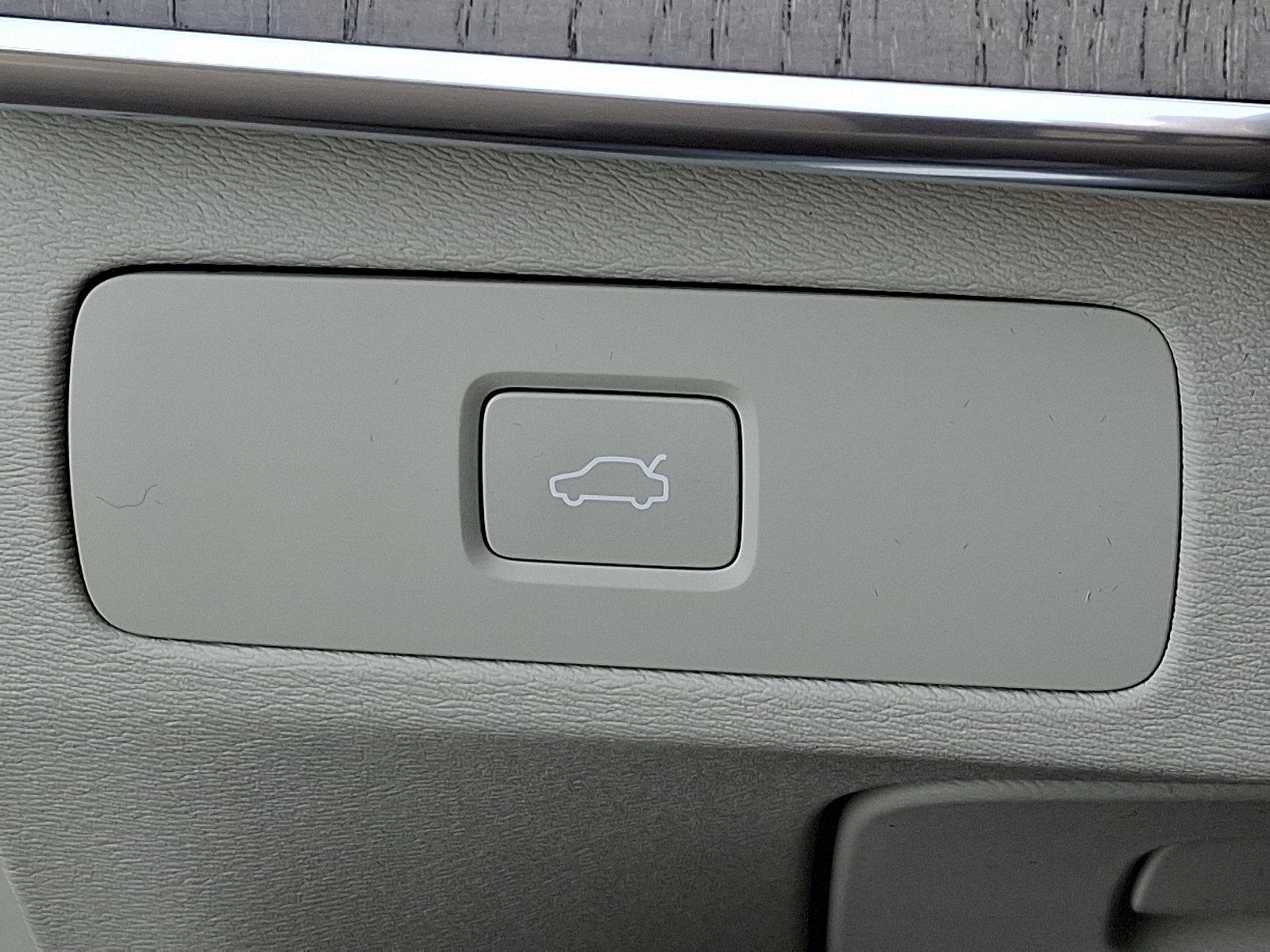 2025 Volvo XC90 Vehicle Photo in Trevose, PA 19053