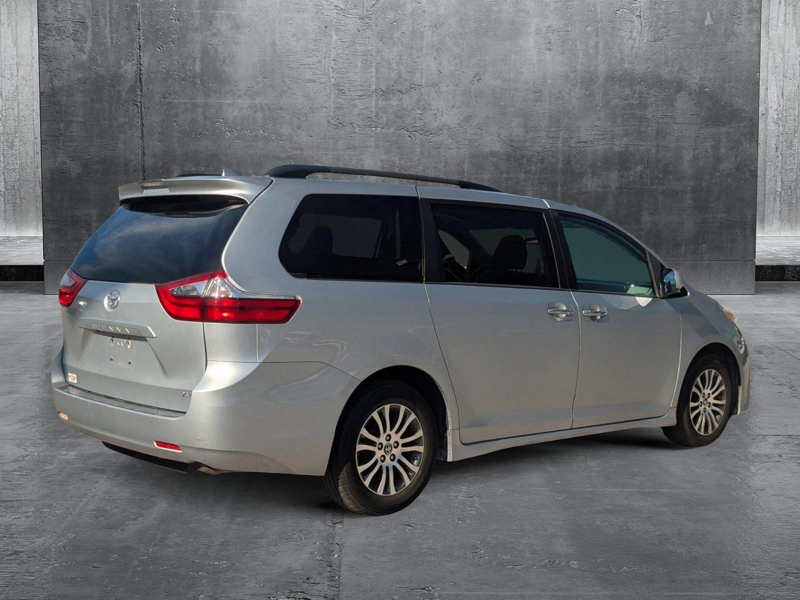 2020 Toyota Sienna Vehicle Photo in St. Petersburg, FL 33713