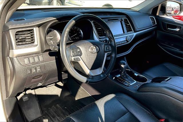 2017 Toyota Highlander Vehicle Photo in Grapevine, TX 76051