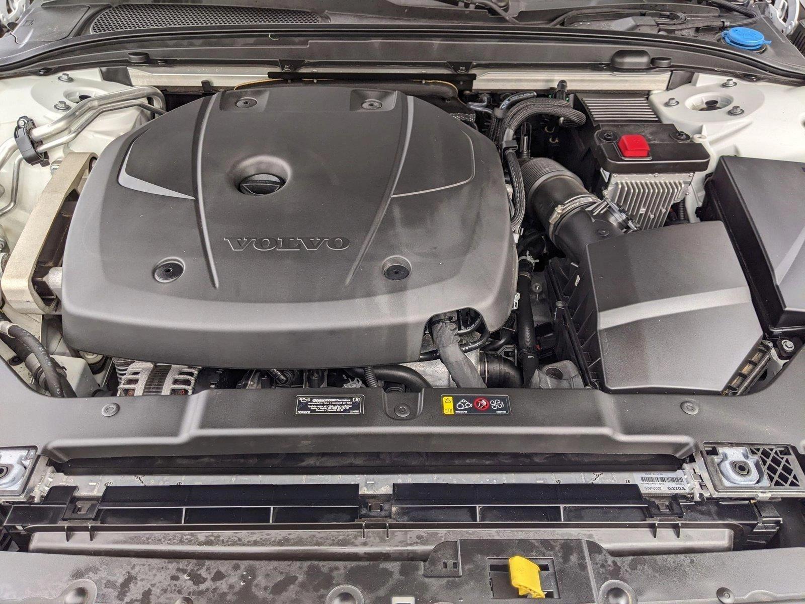 2020 Volvo V60 Cross Country Vehicle Photo in Cockeysville, MD 21030