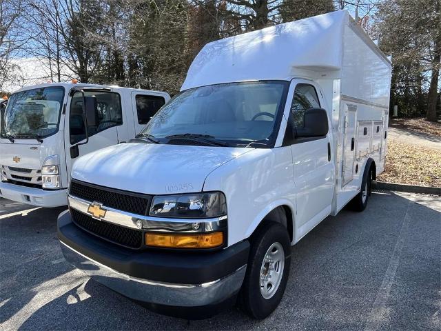2025 Chevrolet Express Cutaway 3500 Vehicle Photo in ALCOA, TN 37701-3235
