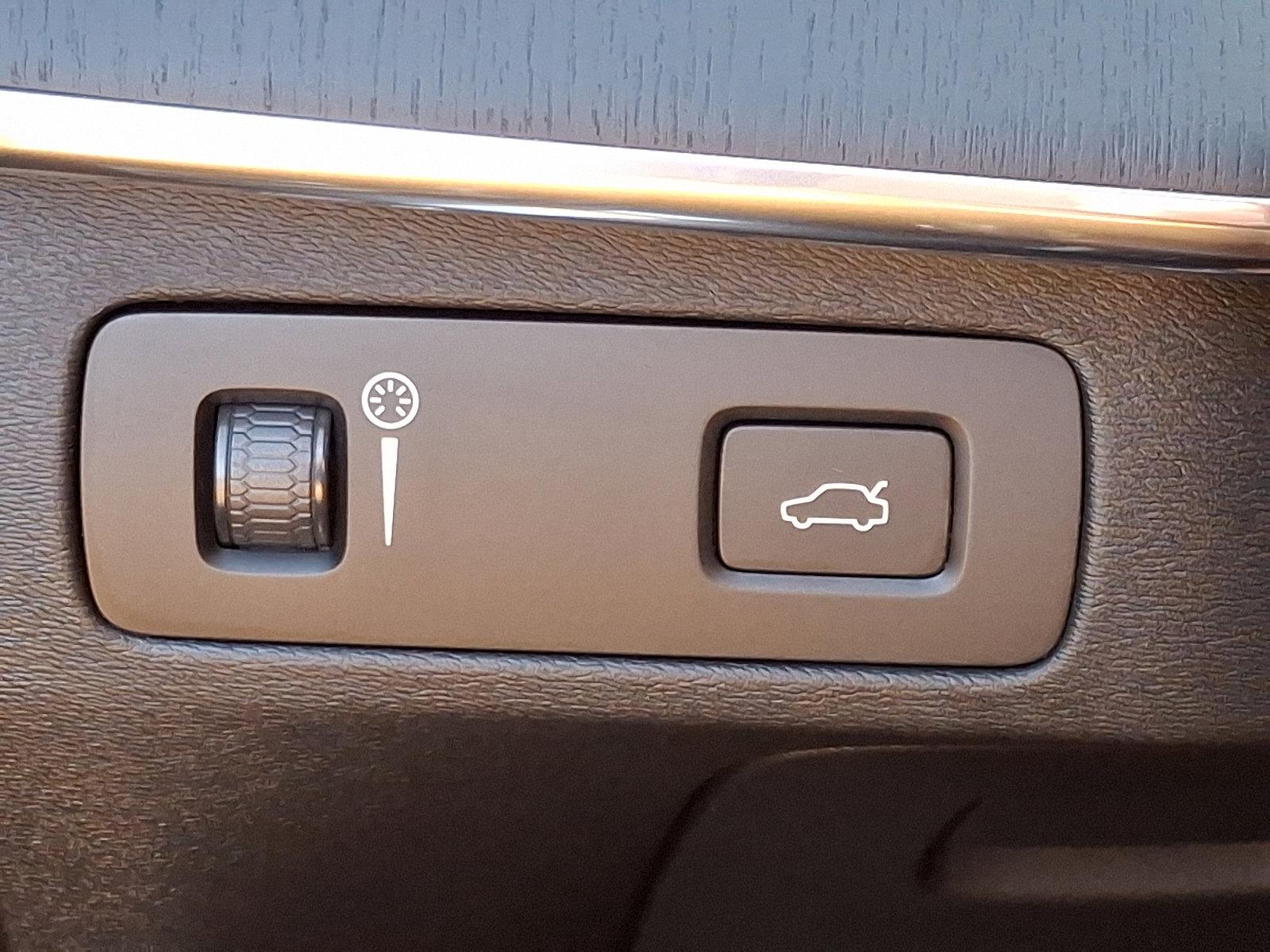 2022 Volvo XC90 Vehicle Photo in Trevose, PA 19053
