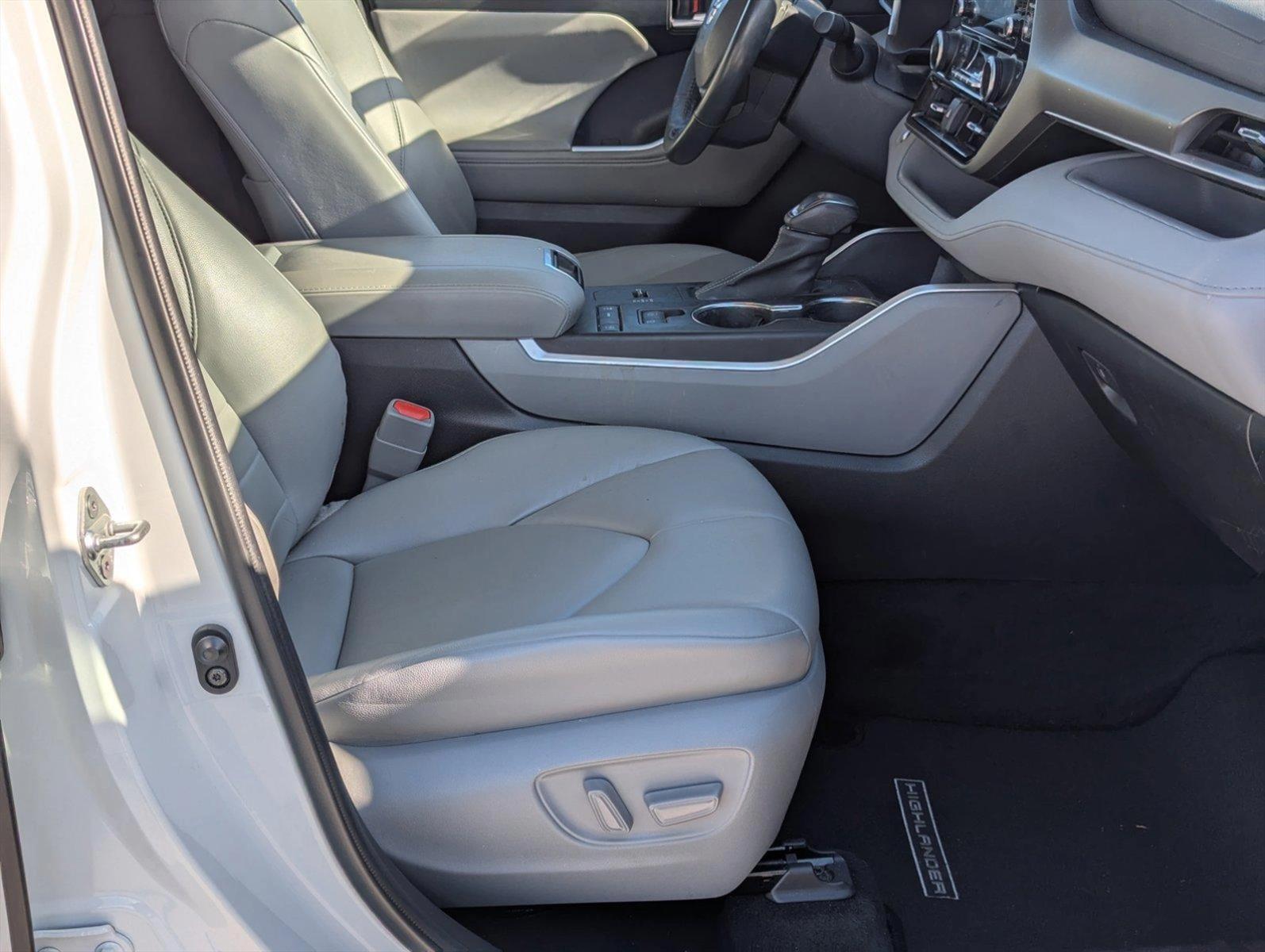 2022 Toyota Highlander Vehicle Photo in Ft. Myers, FL 33907