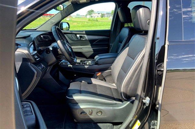 2025 Buick Enclave Vehicle Photo in TOPEKA, KS 66609-0000