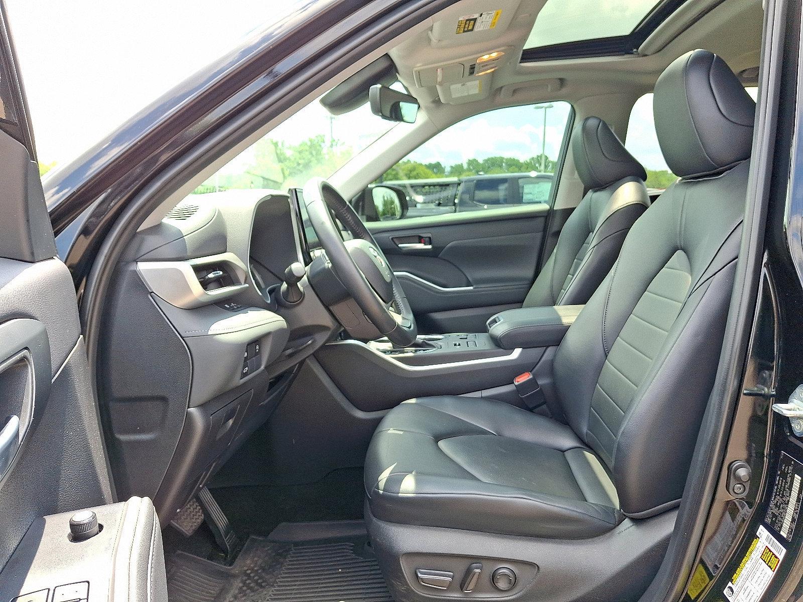 2024 Toyota Highlander Vehicle Photo in Trevose, PA 19053