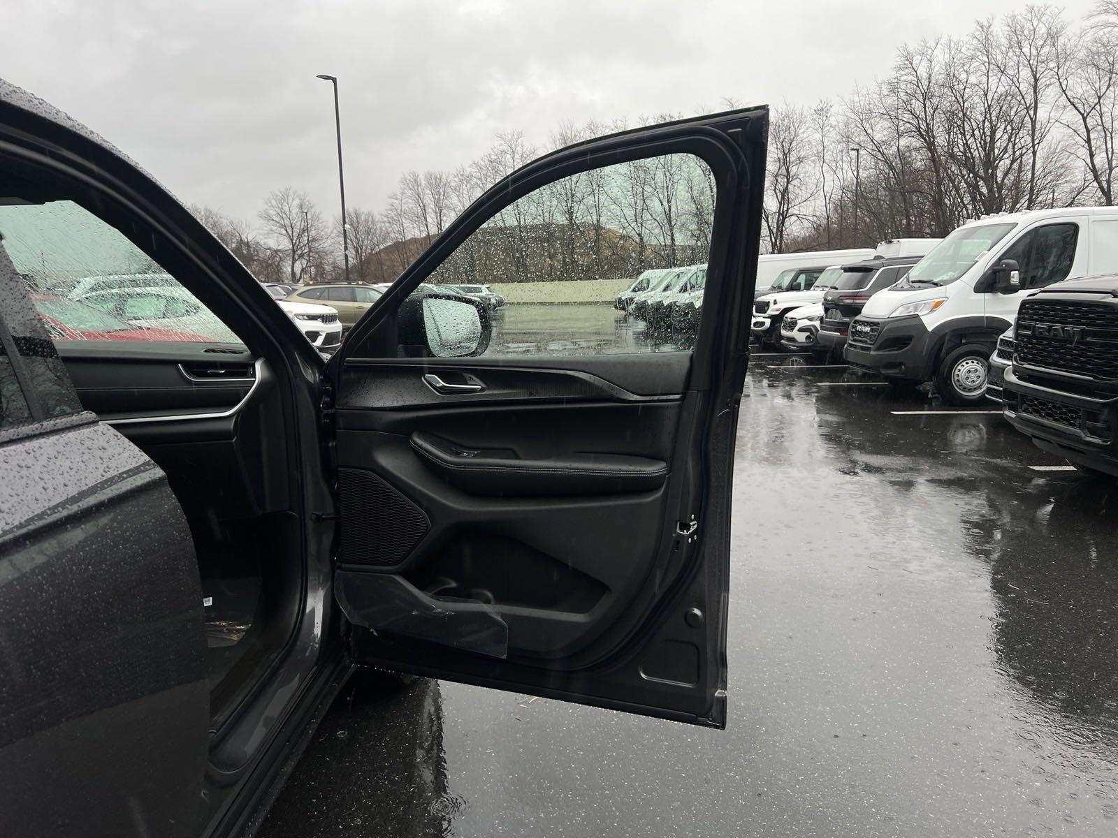 2025 Jeep Grand Cherokee L Vehicle Photo in Mechanicsburg, PA 17050-1707