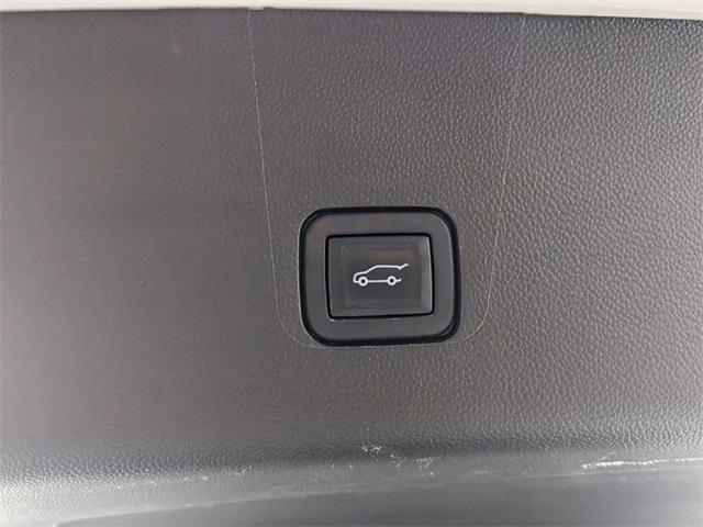 2022 Chevrolet Traverse Vehicle Photo in ENGLEWOOD, CO 80113-6708
