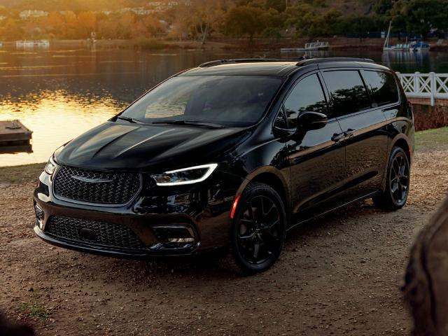 2024 Chrysler Pacifica Vehicle Photo in GREEN BAY, WI 54304-5303
