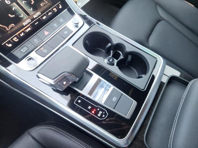 2025 Audi Q7 Vehicle Photo in HOUSTON, TX 77090