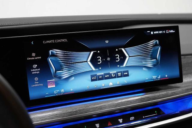 2024 BMW 760i xDrive Vehicle Photo in GRAPEVINE, TX 76051