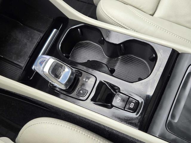 2022 Volvo XC40 Vehicle Photo in DENTON, TX 76210-9321