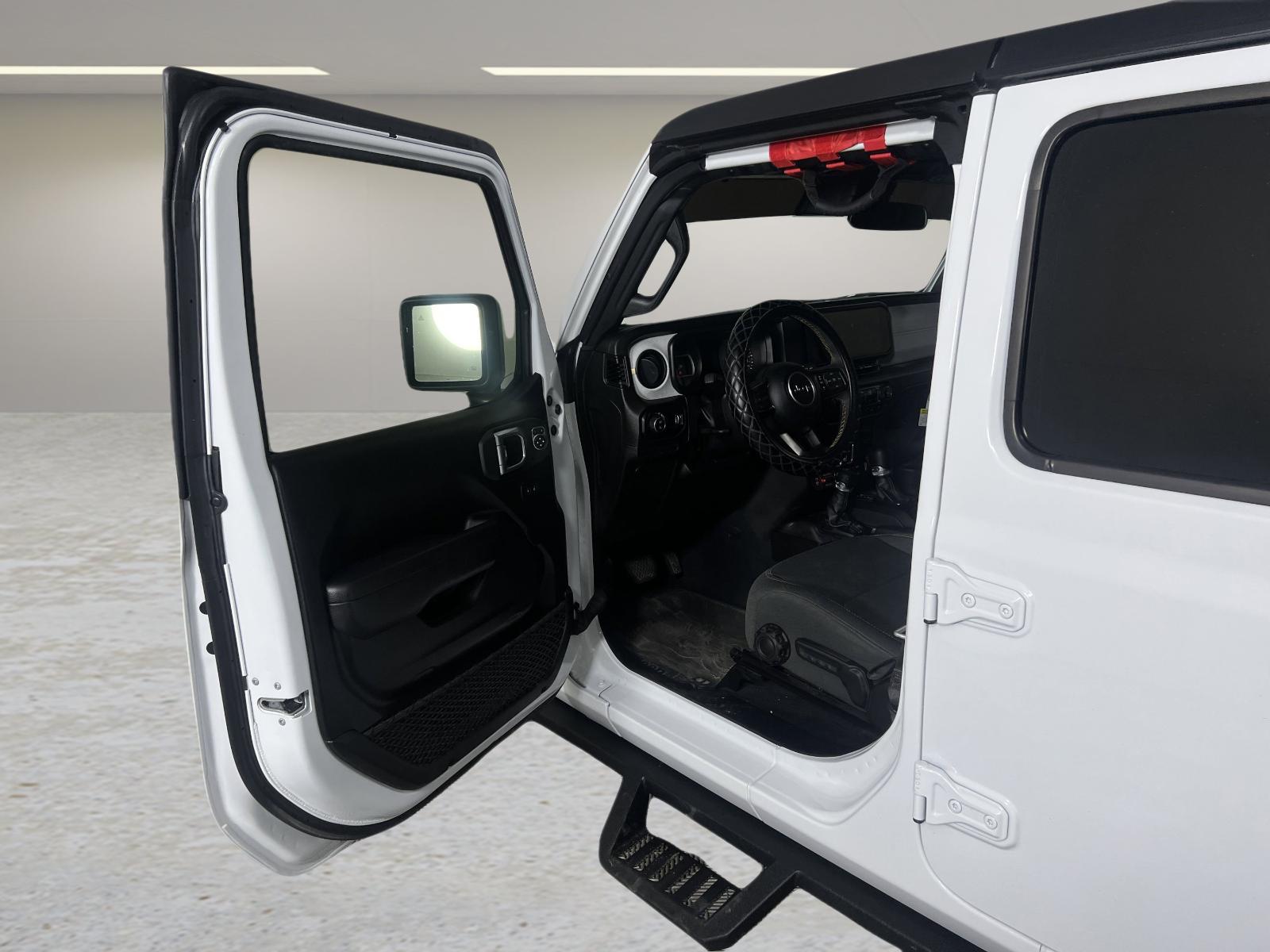 2024 Jeep Gladiator Vehicle Photo in GEORGETOWN, TX 78626-7508