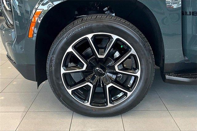 2025 Chevrolet Suburban Vehicle Photo in TOPEKA, KS 66609-0000