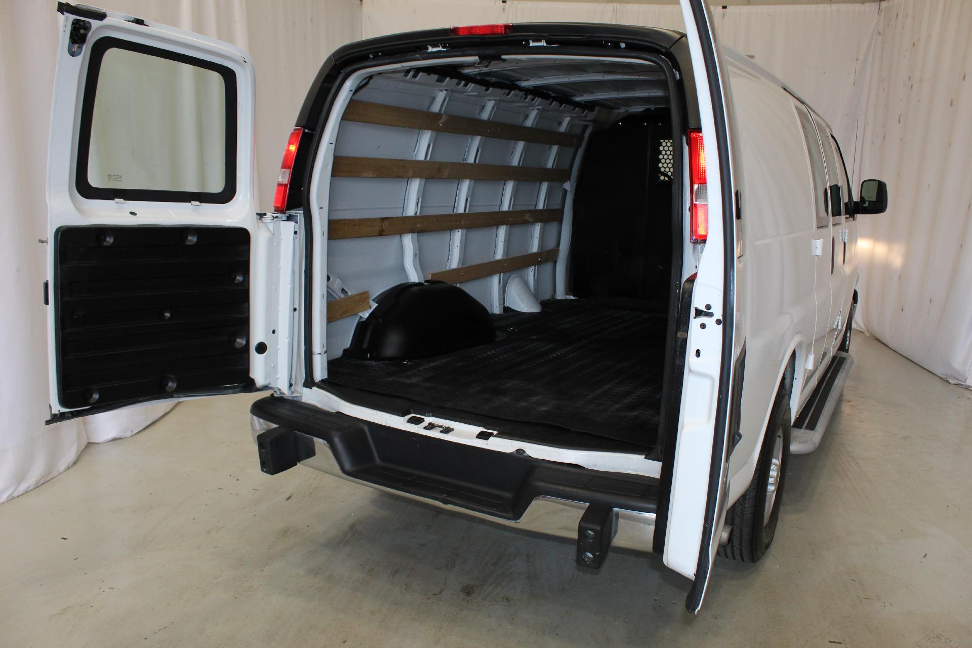 2022 GMC Savana Cargo 2500 Vehicle Photo in NORTHAMPTON, MA 01060-1120