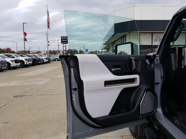 2025 GMC HUMMER EV Pickup Vehicle Photo in ELYRIA, OH 44035-6349