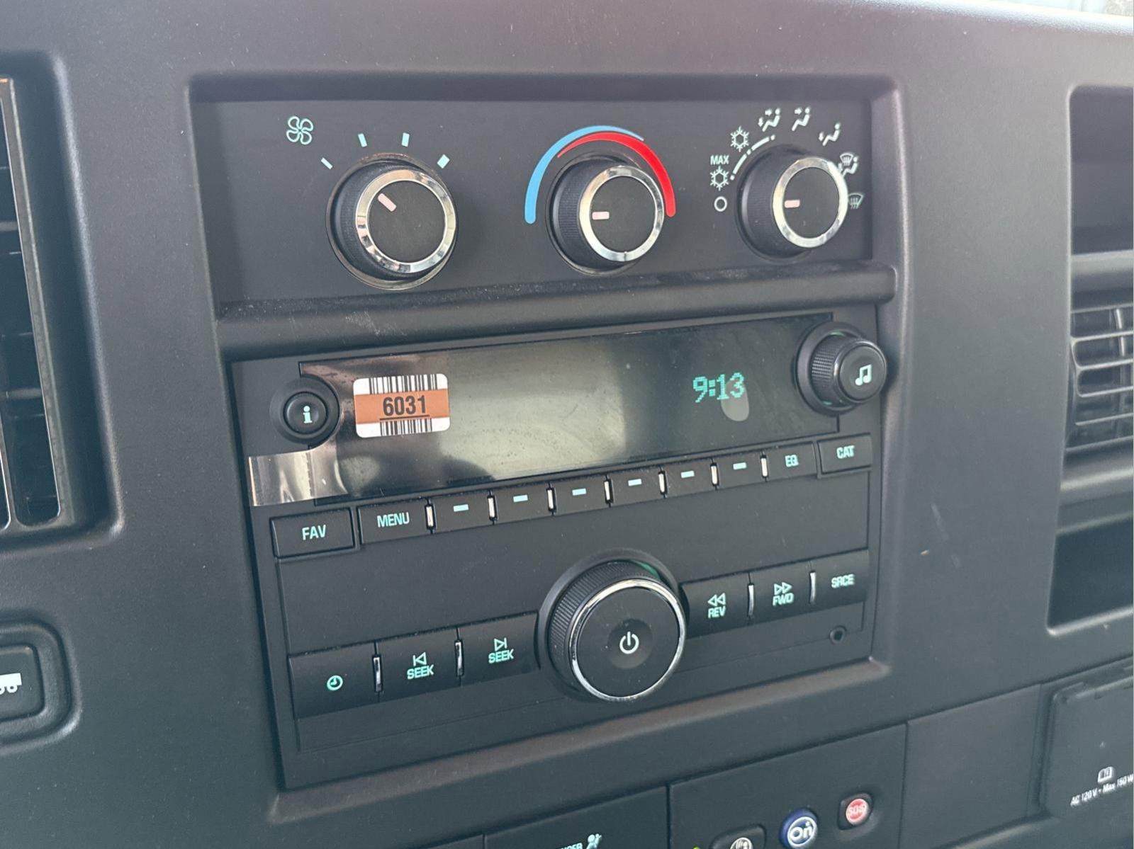 2024 Chevrolet Express Cutaway 3500 Vehicle Photo in GEORGETOWN, TX 78626-7508