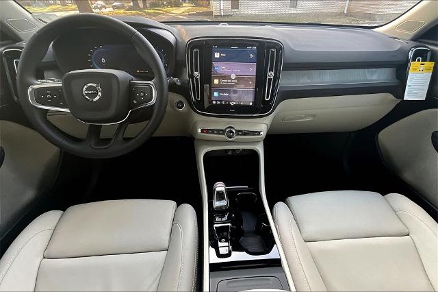 2025 Volvo XC40 Vehicle Photo in Houston, TX 77007