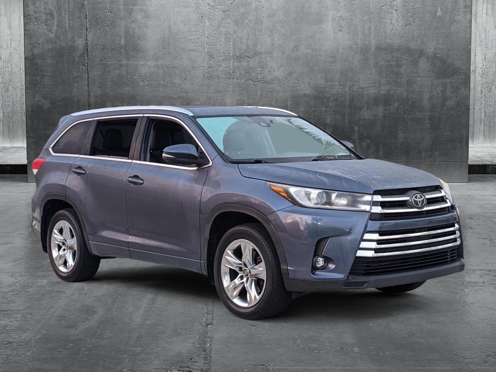 2019 Toyota Highlander Vehicle Photo in Davie, FL 33331