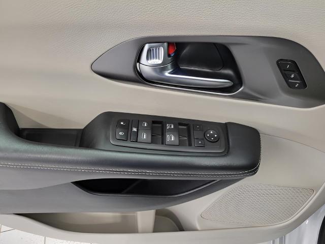 2023 Chrysler Pacifica Vehicle Photo in Green Bay, WI 54304