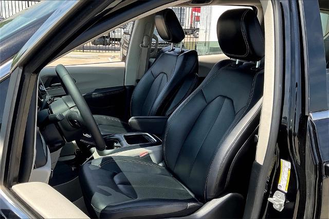 2024 Chrysler Pacifica Vehicle Photo in Grapevine, TX 76051