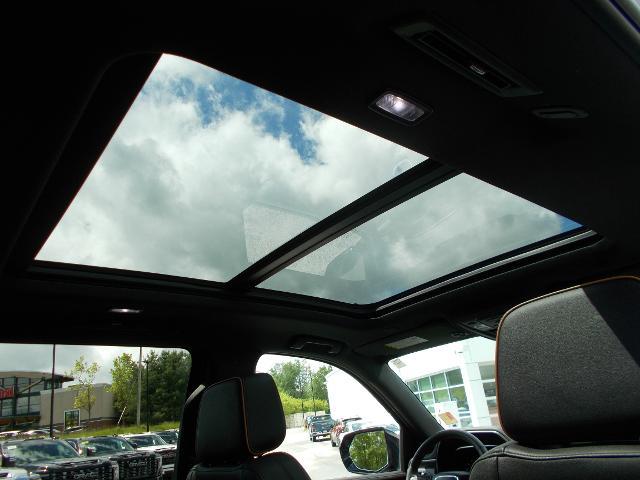 2024 GMC Yukon XL Vehicle Photo in LOWELL, MA 01852-4336