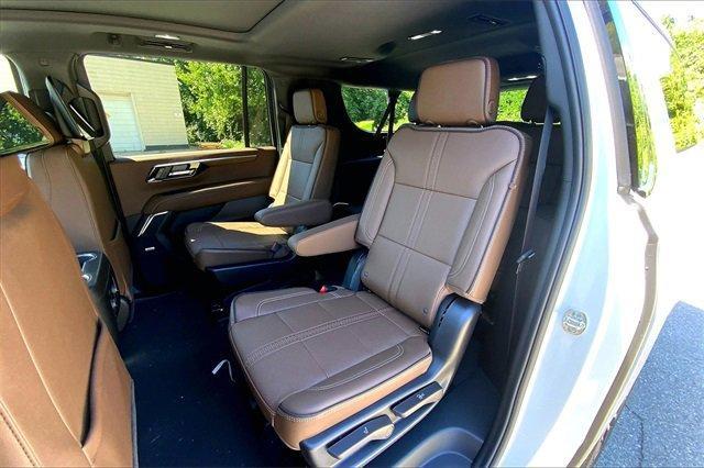 2025 Chevrolet Suburban Vehicle Photo in KANSAS CITY, MO 64114-4502