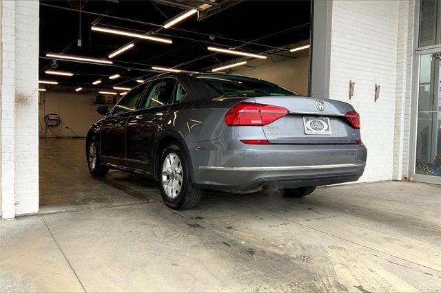 2016 Volkswagen Passat Vehicle Photo in TOPEKA, KS 66609-0000