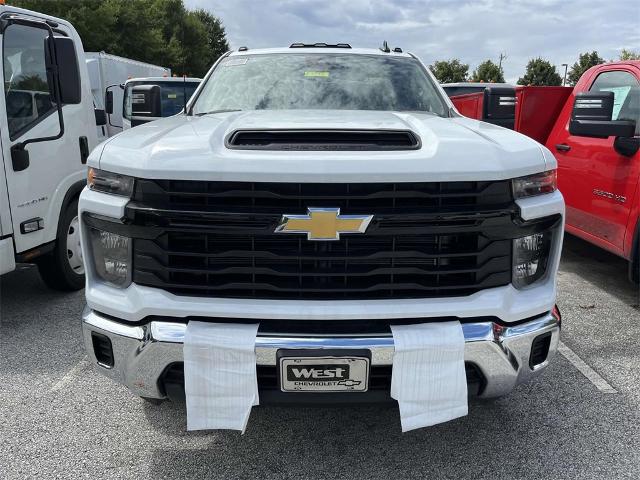 2024 Chevrolet Silverado 3500 HD Chassis Cab Vehicle Photo in ALCOA, TN 37701-3235