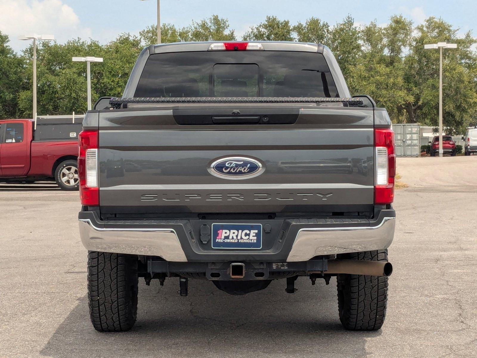 2019 Ford Super Duty F-250 SRW Vehicle Photo in St. Petersburg, FL 33713