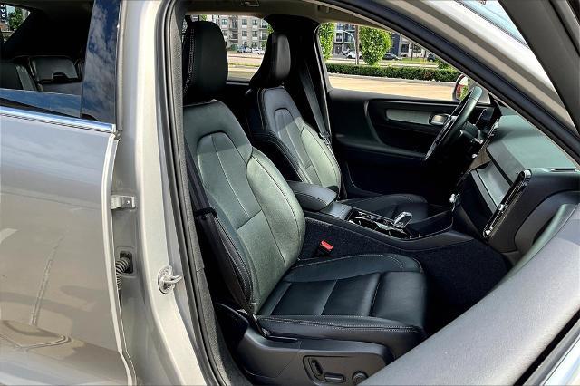 2025 Volvo XC40 Vehicle Photo in Houston, TX 77007