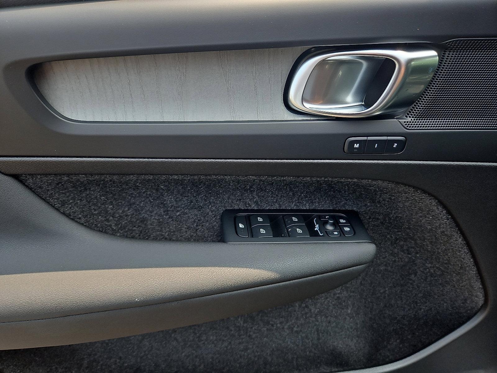 2025 Volvo XC40 Vehicle Photo in Trevose, PA 19053