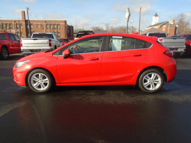 Used 2018 Chevrolet Cruze LT with VIN 3G1BE6SM3JS533217 for sale in Shelbyville, IL