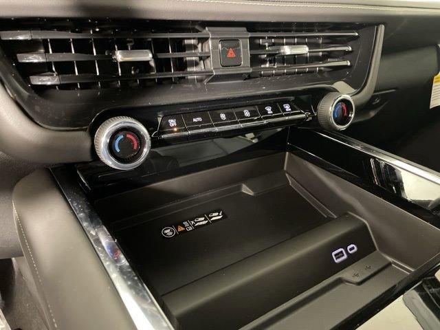 2025 Chevrolet Suburban Vehicle Photo in PHOENIX, AZ 85014-3381