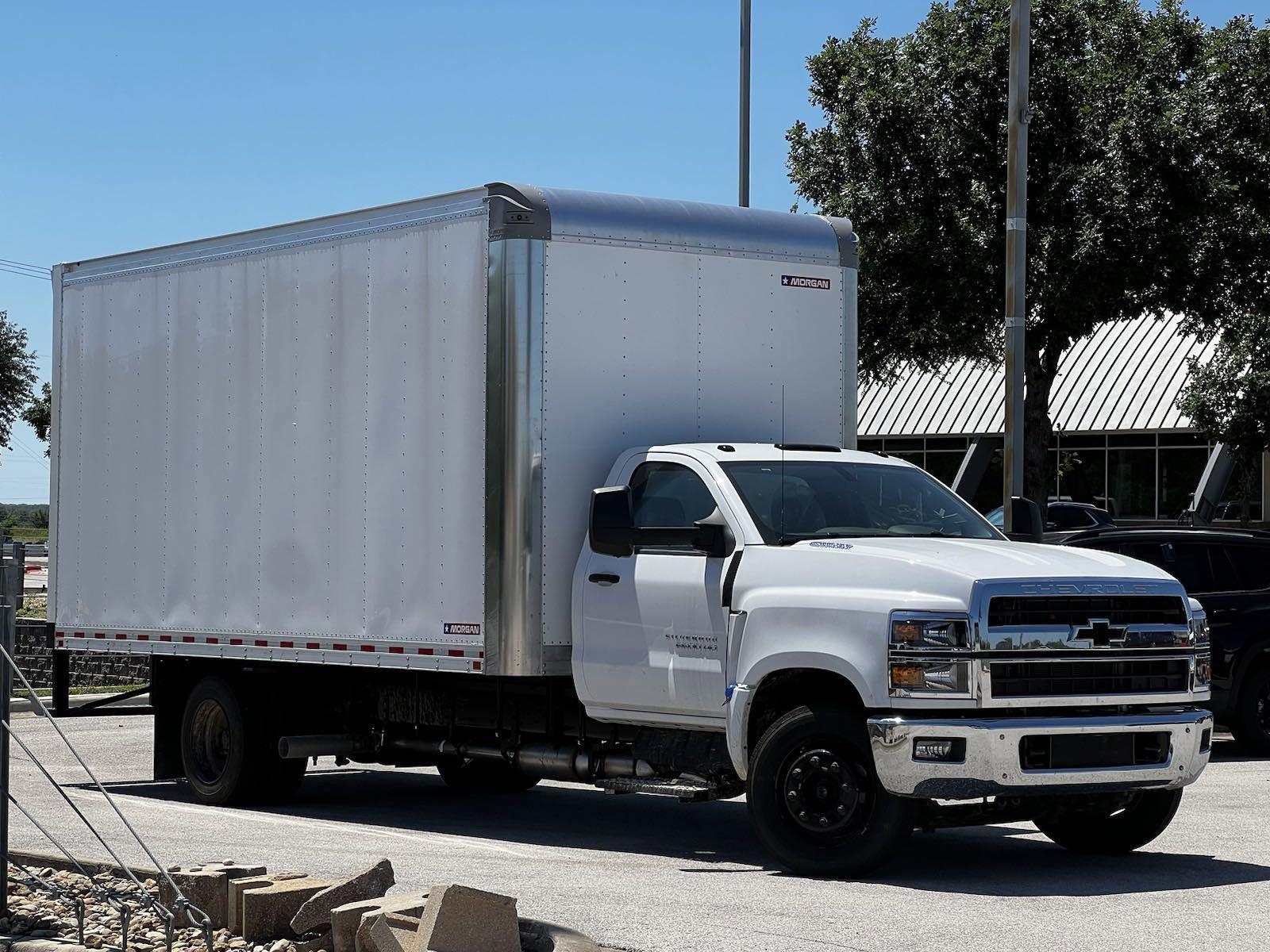 2024 Chevrolet Silverado 5500 HD Vehicle Photo in GEORGETOWN, TX 78626-7508