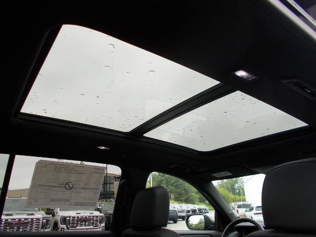 2025 GMC Acadia Vehicle Photo in LOWELL, MA 01852-4336