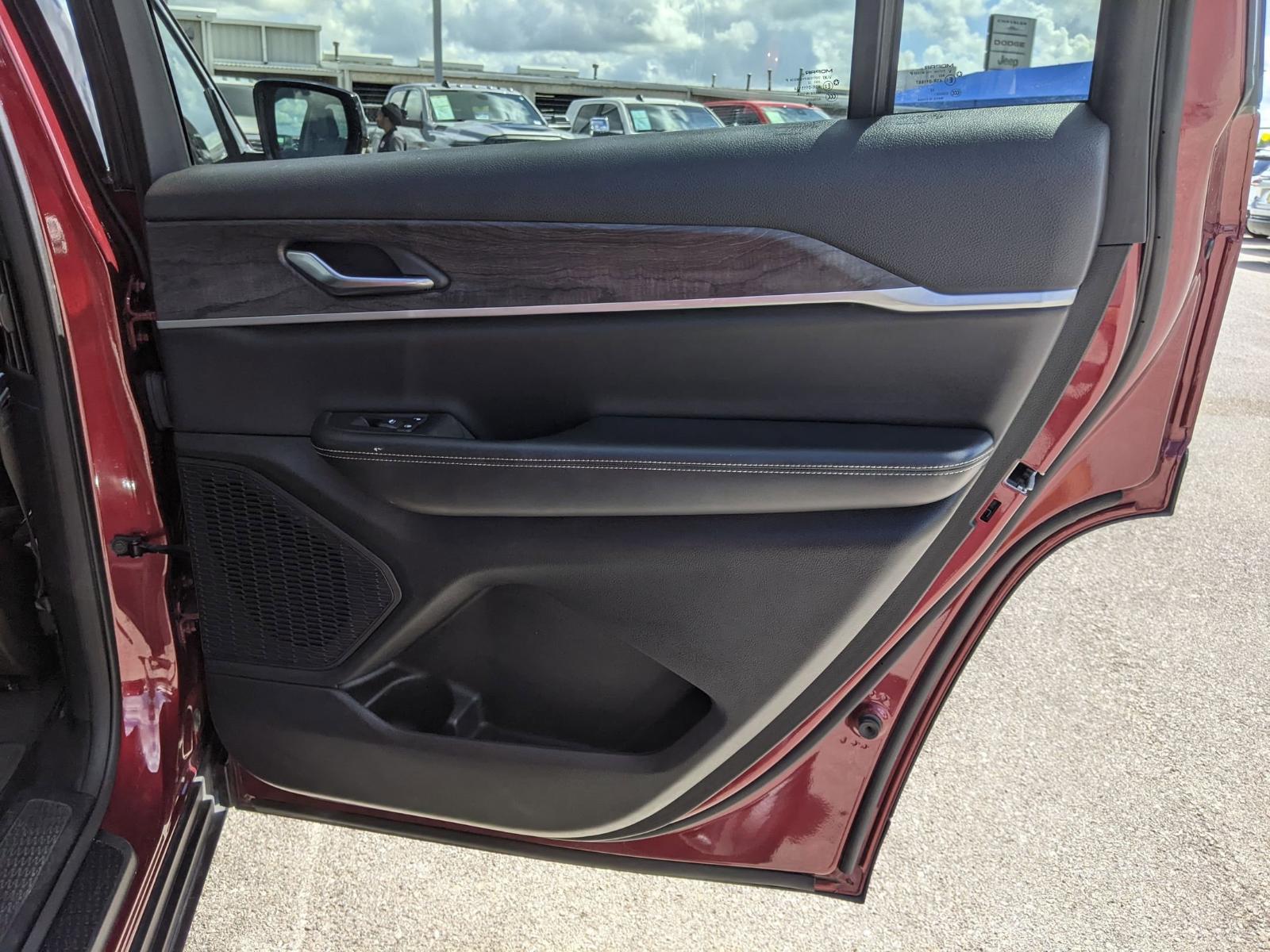 2023 Jeep Grand Cherokee L Vehicle Photo in Seguin, TX 78155