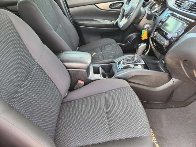 2022 Nissan Rogue Sport Vehicle Photo in DENTON, TX 76210-9321