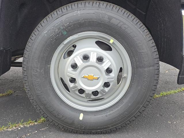 2025 Chevrolet Silverado 3500 HD Chassis Cab Vehicle Photo in INDEPENDENCE, MO 64055-1314