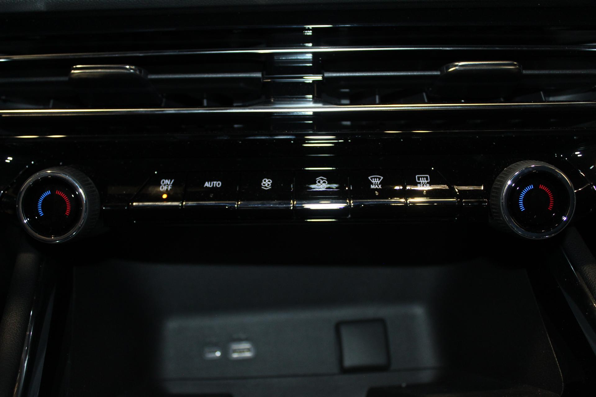 2025 Chevrolet Traverse Vehicle Photo in NORTHAMPTON, MA 01060-1120
