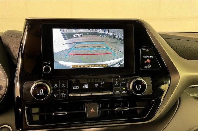 2024 Toyota Highlander Vehicle Photo in Tulsa, OK 74129